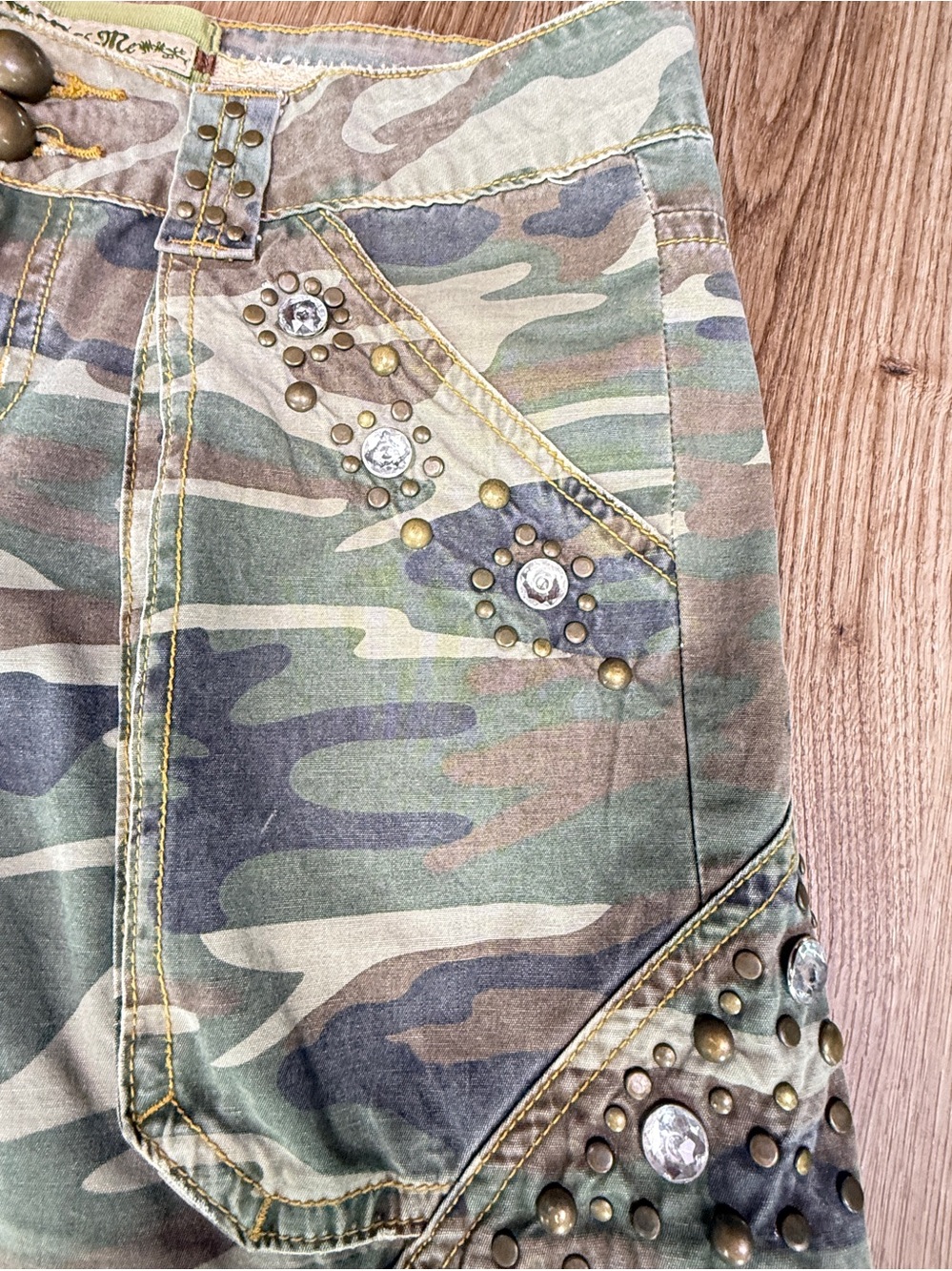 Miss Me Embellished Camo Cargo Capri Pants Rhinestone Studded Size Medium - Picture 4 of 11